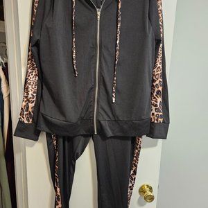 Women's Plus Size Jogger Sweatsuit - Brand New/Never Worn